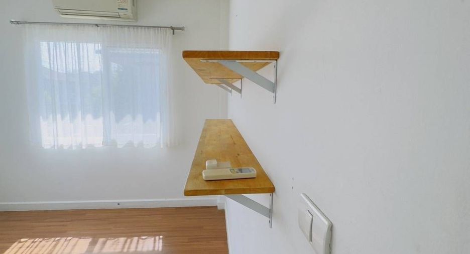For rent 3 bedrooms house in San Kamphaeng, Chiang Mai