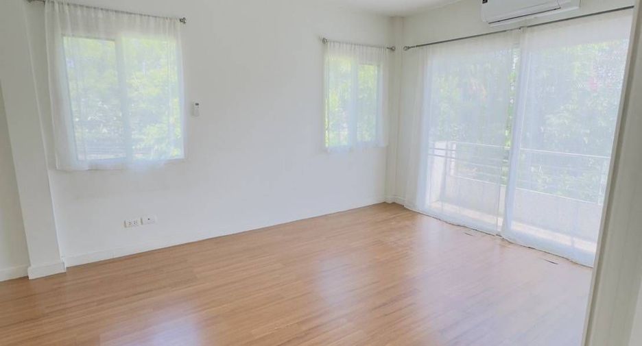 For rent 3 bedrooms house in San Kamphaeng, Chiang Mai