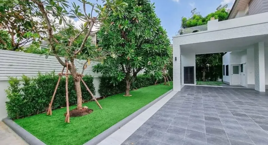 For rent and for sale 5 bedrooms house in Lat Krabang, Bangkok
