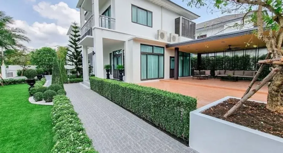 For rent and for sale 5 bedrooms house in Lat Krabang, Bangkok