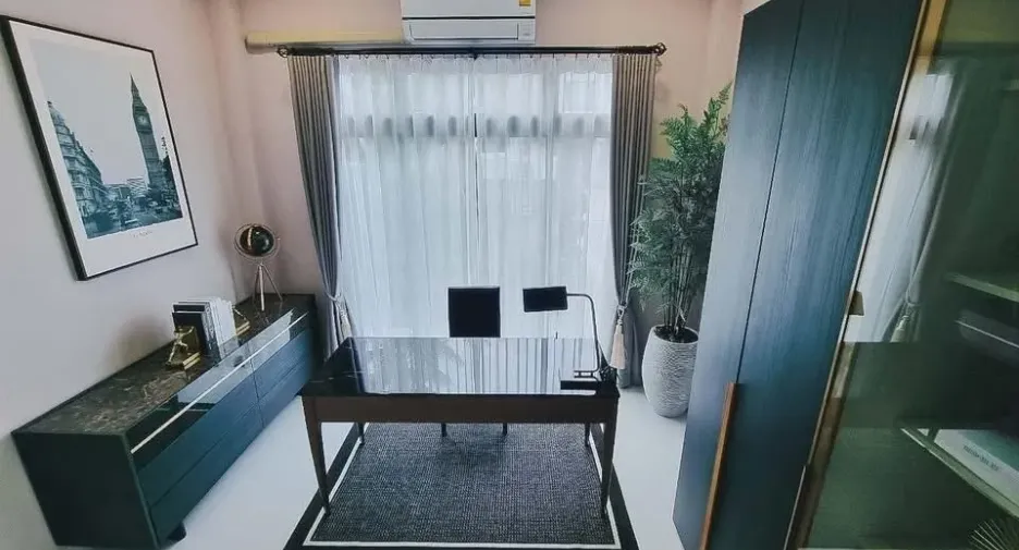 For rent and for sale 5 bedrooms house in Lat Krabang, Bangkok