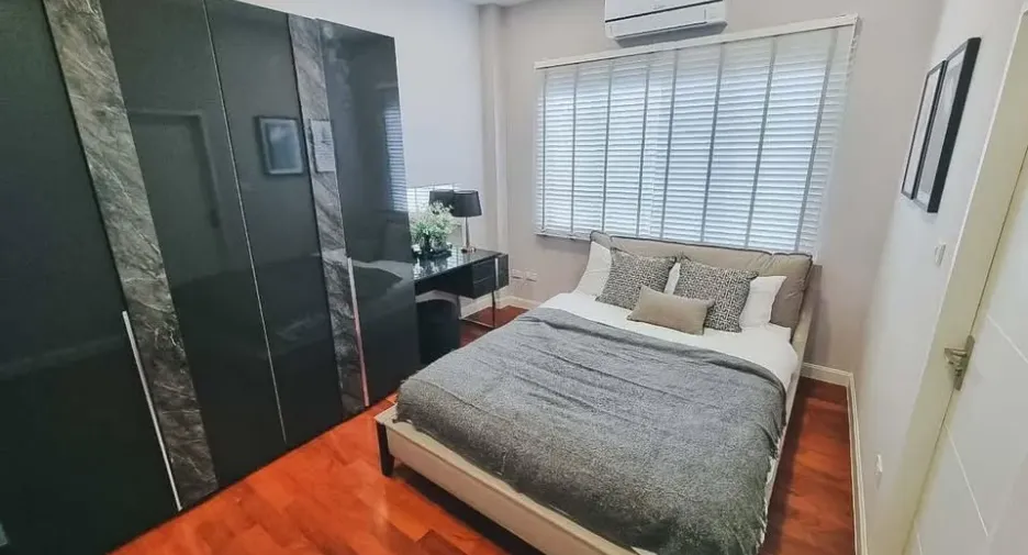 For rent and for sale 5 bedrooms house in Lat Krabang, Bangkok
