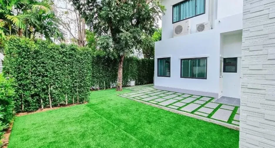 For rent and for sale 5 bedrooms house in Lat Krabang, Bangkok
