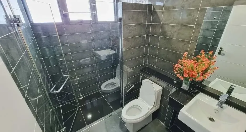 For rent and for sale 5 bedrooms house in Lat Krabang, Bangkok