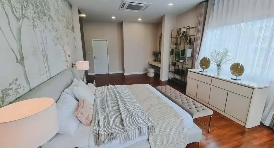 For rent and for sale 5 bedrooms house in Lat Krabang, Bangkok
