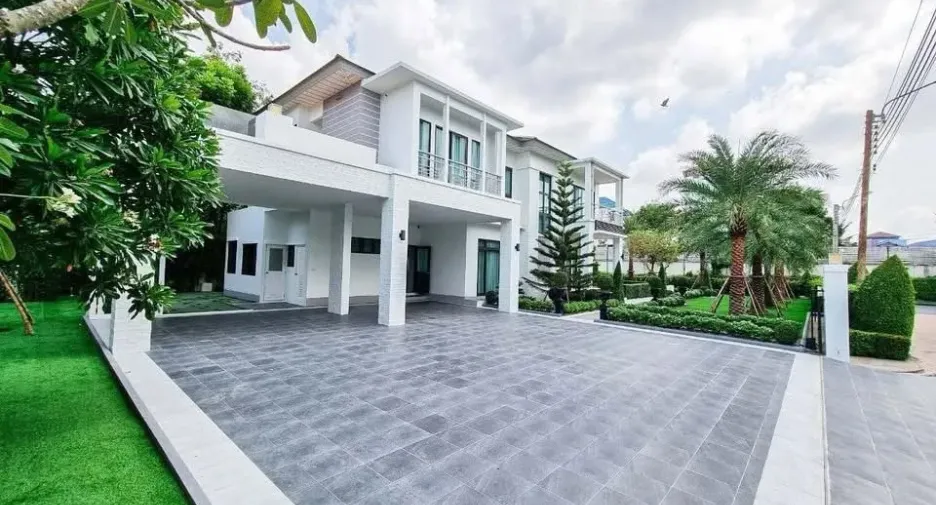 For rent and for sale 5 bedrooms house in Lat Krabang, Bangkok