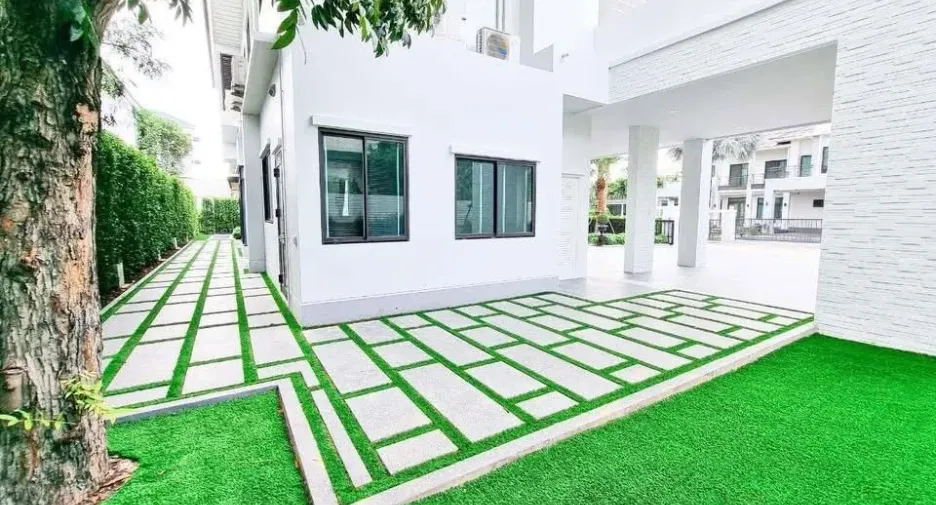 For rent and for sale 5 bedrooms house in Lat Krabang, Bangkok