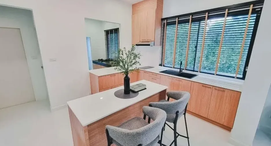 For rent and for sale 5 bedrooms house in Lat Krabang, Bangkok
