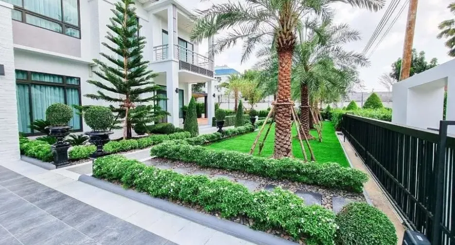 For rent and for sale 5 bedrooms house in Lat Krabang, Bangkok