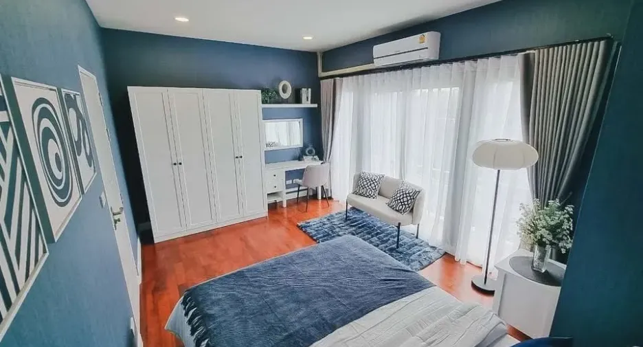 For rent and for sale 5 bedrooms house in Lat Krabang, Bangkok