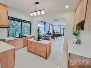 Аренда и продажа 5 спальни дом в Лат Крабанг, Бангкок