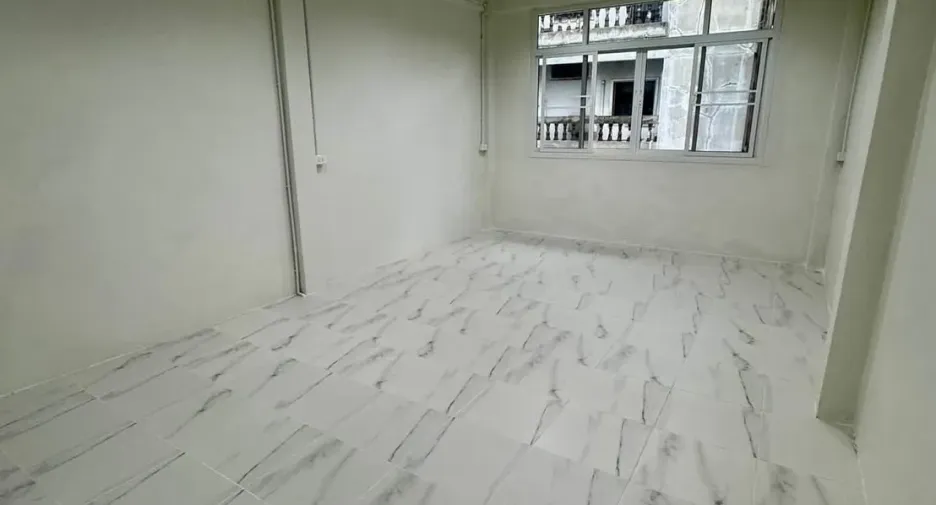 For rent 4 bedrooms retail Space in Sathon, Bangkok