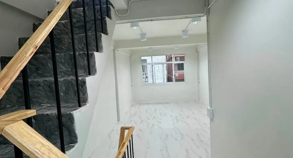 For rent 4 bedrooms retail Space in Sathon, Bangkok