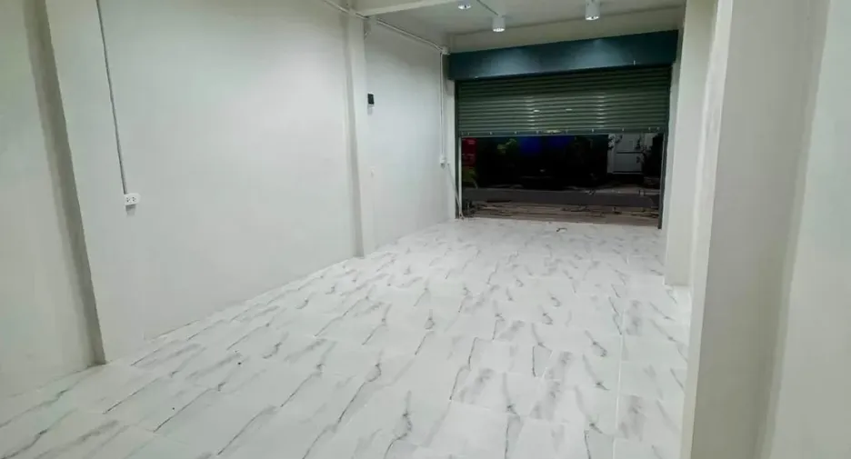 For rent 4 bedrooms retail Space in Sathon, Bangkok