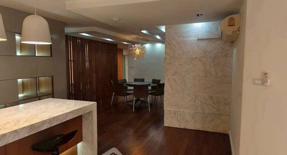 Wohnung zur Miete mit 6 Zimmer in Huai Khwang, Bangkok
