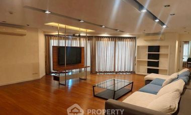 For rent 6 bedrooms condo in Huai Khwang, Bangkok