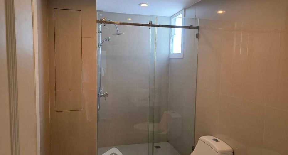 For sale 3 bedrooms condo in Watthana, Bangkok