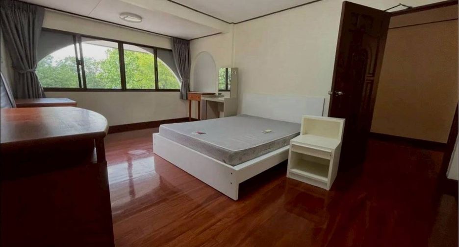 Casa en alquiler y en venta de 5 habitaciones en Suan Luang, Bangkok