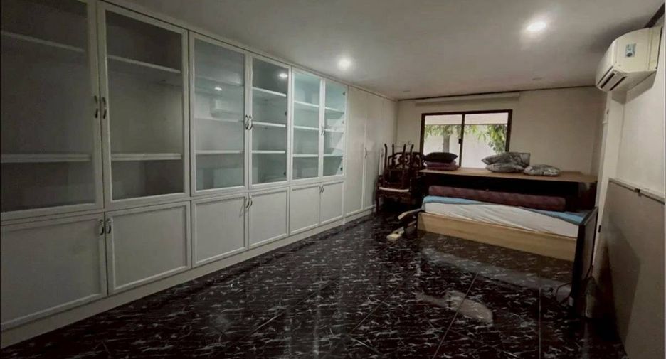 Casa en alquiler y en venta de 5 habitaciones en Suan Luang, Bangkok