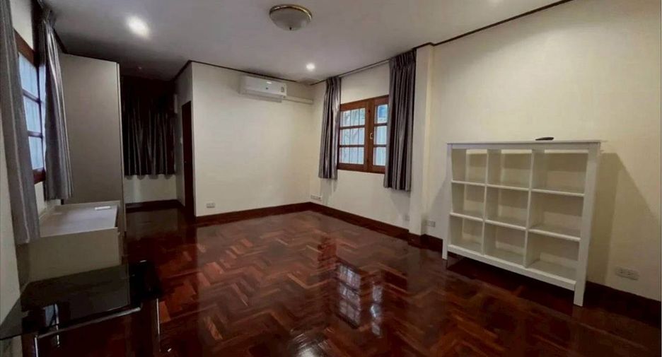 Casa en alquiler y en venta de 5 habitaciones en Suan Luang, Bangkok