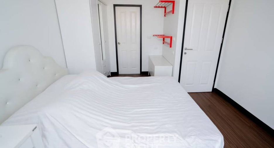 For rent 2 bedrooms condo in Huai Khwang, Bangkok