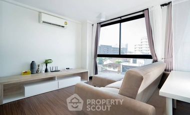 For rent 2 bedrooms condo in Huai Khwang, Bangkok