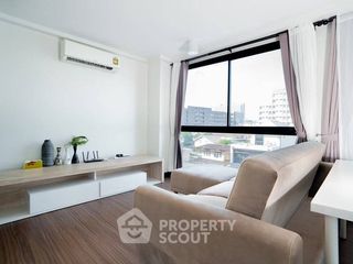 For rent 2 bedrooms condo in Huai Khwang, Bangkok