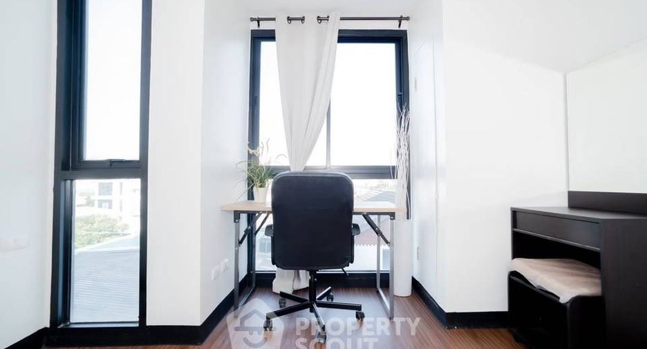 For rent 2 bedrooms condo in Huai Khwang, Bangkok