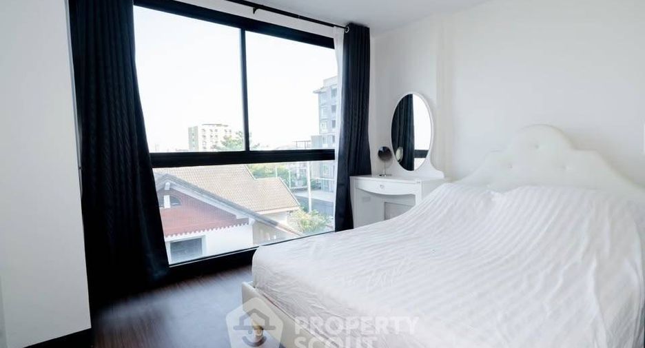 For rent 2 bedrooms condo in Huai Khwang, Bangkok
