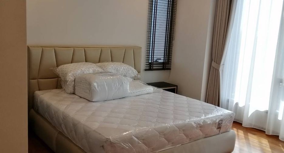 For rent 3 bedrooms condo in Khlong Toei, Bangkok