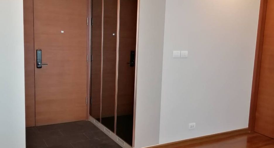 For rent 3 bedrooms condo in Khlong Toei, Bangkok