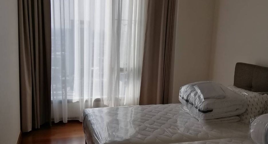 For rent 3 bedrooms condo in Khlong Toei, Bangkok