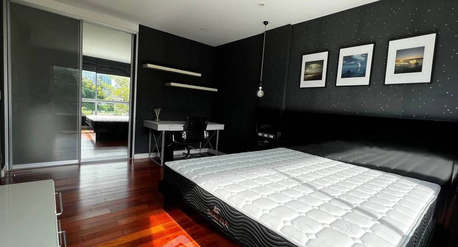 For rent 2 bedrooms condo in Watthana, Bangkok