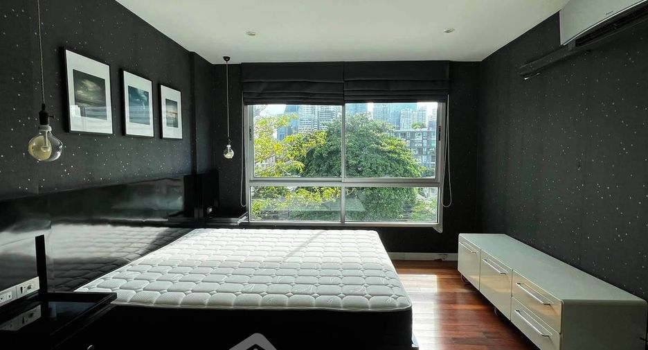 For rent 2 bedrooms condo in Watthana, Bangkok