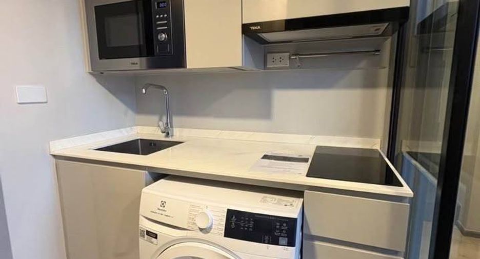 For rent 2 bedrooms condo in Huai Khwang, Bangkok