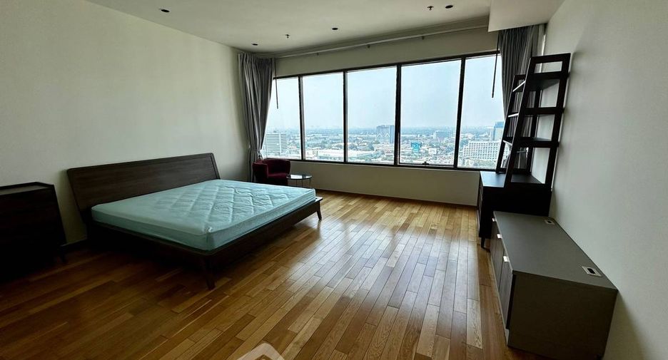 For sale 3 bedrooms condo in Khlong Toei, Bangkok