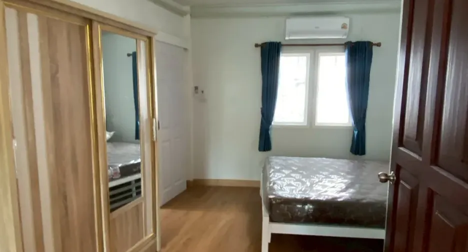 For rent 4 bedrooms house in Mueang Chiang Mai, Chiang Mai