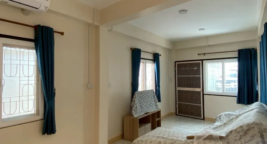 For rent 4 bedrooms house in Mueang Chiang Mai, Chiang Mai