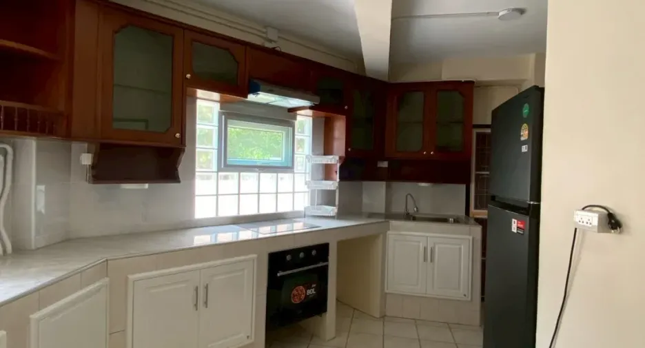 For rent 4 bedrooms house in Mueang Chiang Mai, Chiang Mai