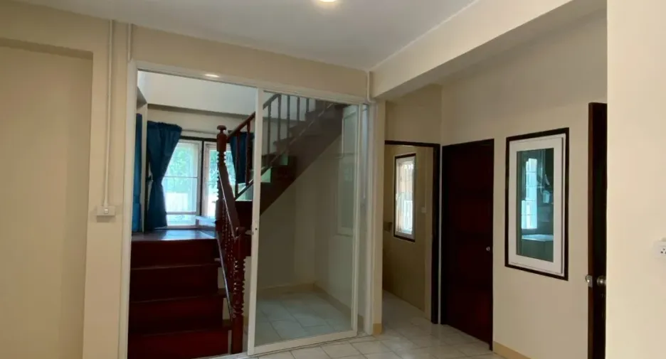 For rent 4 bedrooms house in Mueang Chiang Mai, Chiang Mai