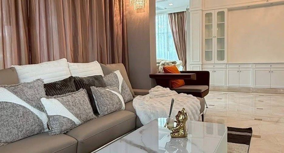 For sale 5 bedrooms house in Lat Krabang, Bangkok