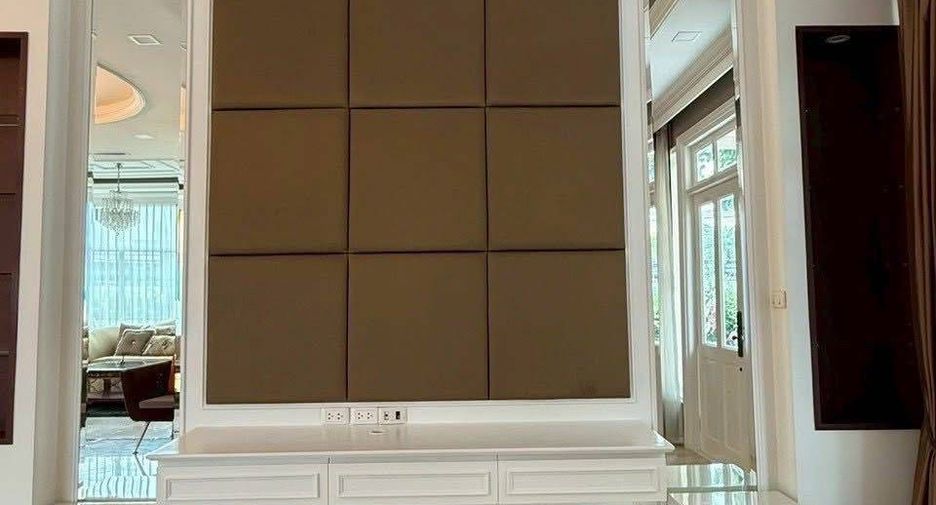 For sale 5 bedrooms house in Lat Krabang, Bangkok