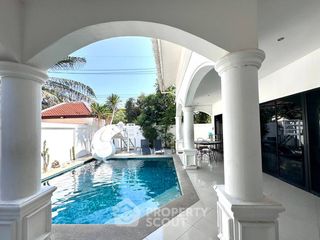 À louer et à vendre 3 chambres maison à Na Jomtien, Pattaya