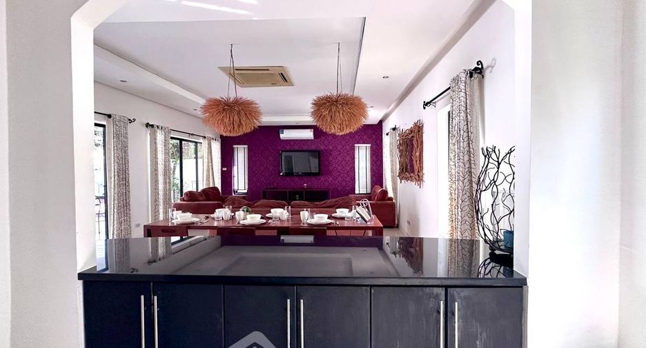 À louer et à vendre 3 chambres maison à Na Jomtien, Pattaya