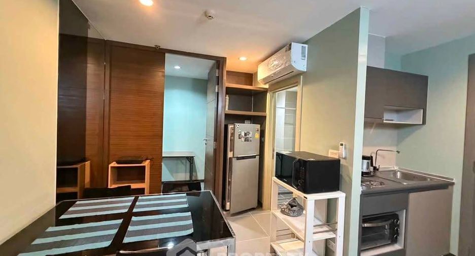 For sale 2 bedrooms condo in Huai Khwang, Bangkok