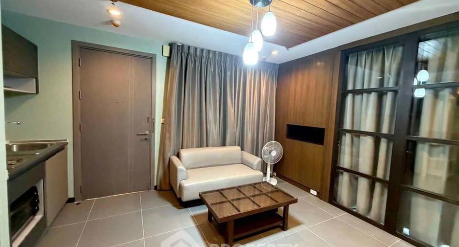For sale 2 bedrooms condo in Huai Khwang, Bangkok
