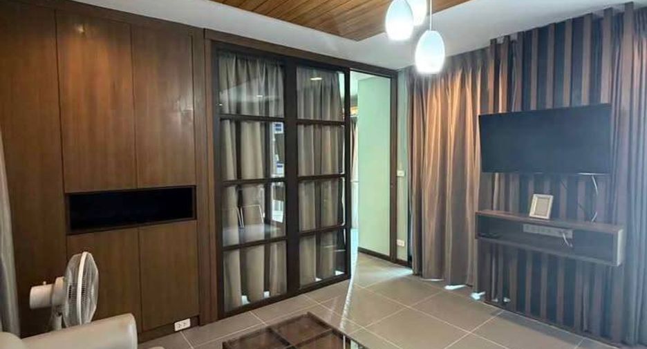 For sale 2 bedrooms condo in Huai Khwang, Bangkok