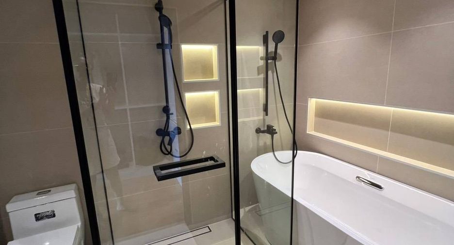 For sale 4 bedrooms condo in Watthana, Bangkok