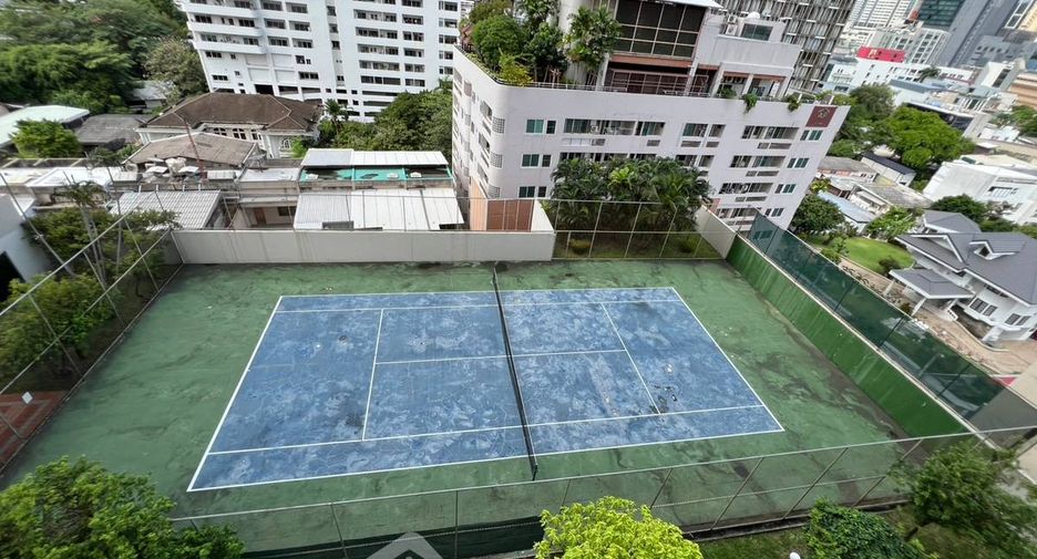 For sale 4 bedrooms condo in Watthana, Bangkok