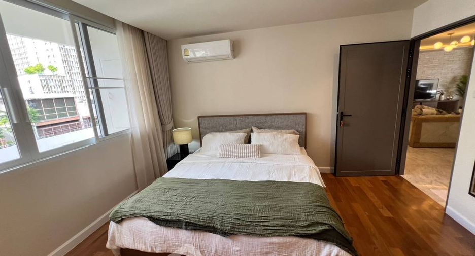For sale 4 bedrooms condo in Watthana, Bangkok